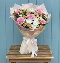 Букет цветов из:  Гвоздики, Орхидеи и Розы в Шишовке