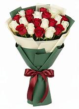 Букет Микс из красных и белых роз в Шишовке