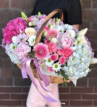 Цветочная композиция из Розы, Хризантемы, Пионы и Лизиантусы в корзине в Шишовке