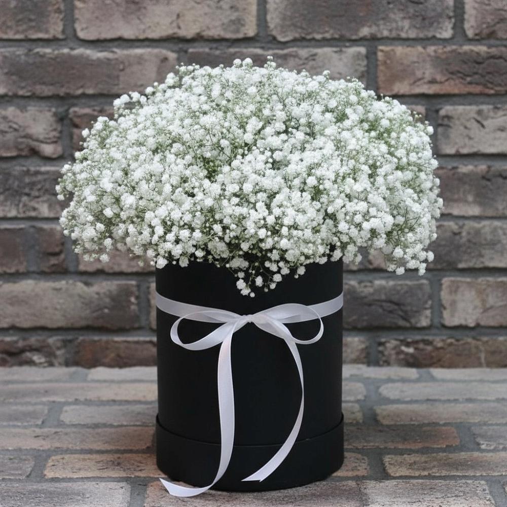 Цветочная композиция из Гипсофила в шляпной коробке в Шишовке