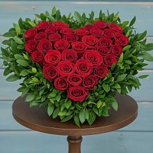 Цветочная композиция из Розы в виде сердца в Шишовке