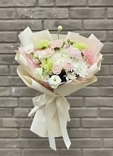 Букет цветов из:  Гвоздики, Розы, Лизиантусы и Хризантемы #REPLACE_PRED# Шишовке