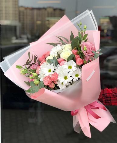 Букет цветов из: Розы, Лизиантусы и Хризантемы в Шишовке